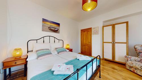 Queen Room with Pool View