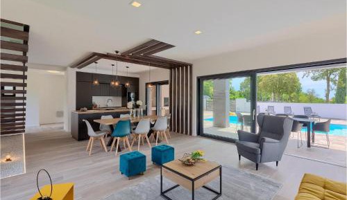 Three-Bedroom Holiday Home 