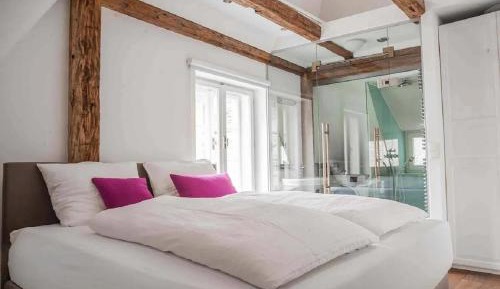 One-Bedroom Apartment with Balcony
