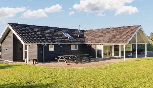 Five-Bedroom Holiday Home