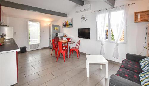 One-Bedroom Holiday Home
