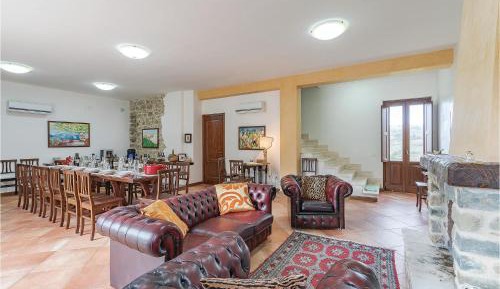 Nine-Bedroom Holiday Home