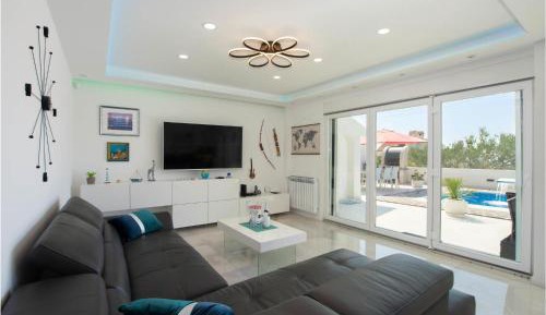 Three-Bedroom Holiday Home 