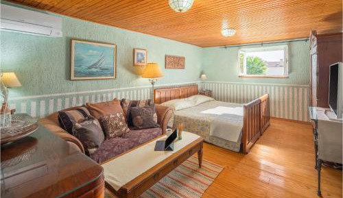 One-Bedroom Holiday Home