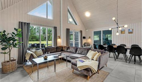 Twelve-Bedroom Holiday Home