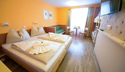 Quintuple Room
