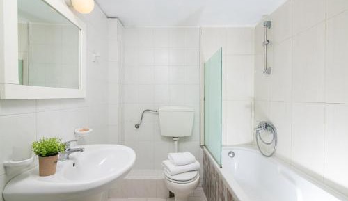 One-Bedroom Apartment with Garden or Pool View