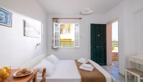 Studio with Garden or Pool View