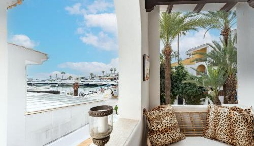 Superior One-Bedroom Apartment with Balcony