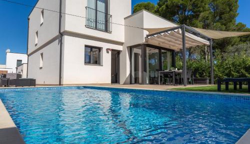 Three-Bedroom Holiday Home 