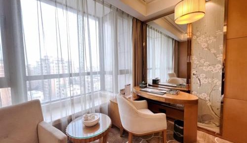 Deluxe Queen Room