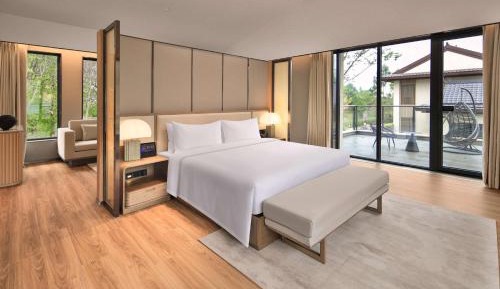 Villa Suite with King Bed - Second Floor