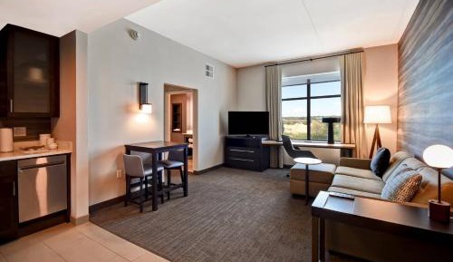 1 Bedroom Suite, 1 King, Sofa bed