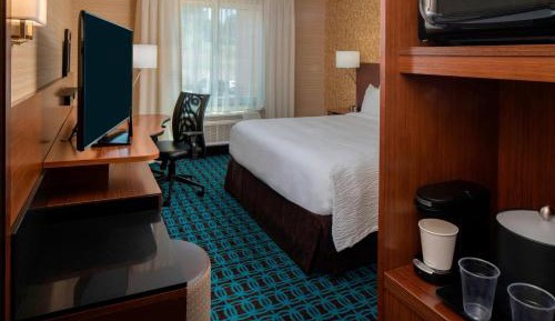King Room with Roll-in Shower - Mobility and Hearing Accessible