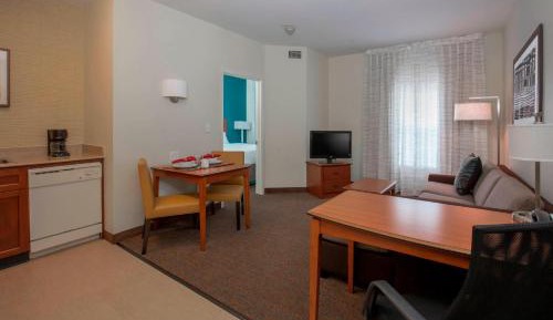One-Bedroom Queen Suite