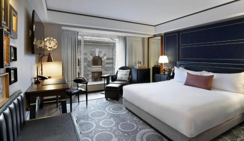 Deluxe, Guest room, 1 King, Courtyard view