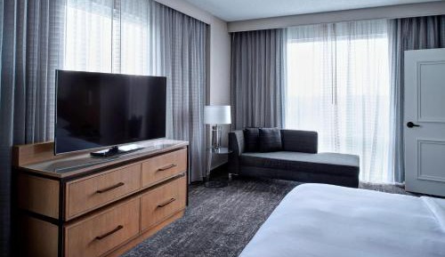 One-Bedroom King Suite