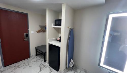King Suite with Living Room - Non Smoking