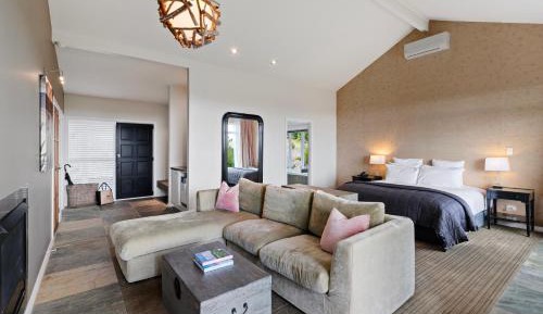 Deluxe King Suite
