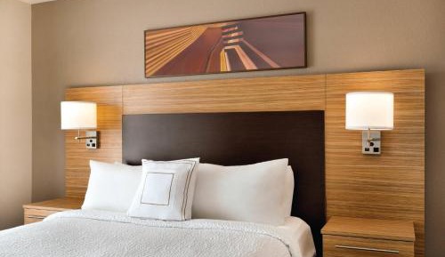 Two-Bedroom Queen Suite