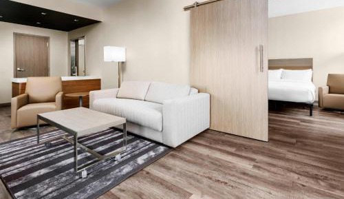 Suite, 2 Queen, Corner room