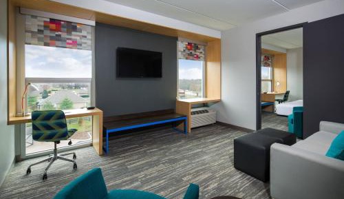Aloft, Suite, 1 King, Alternate bed: sofa bed
