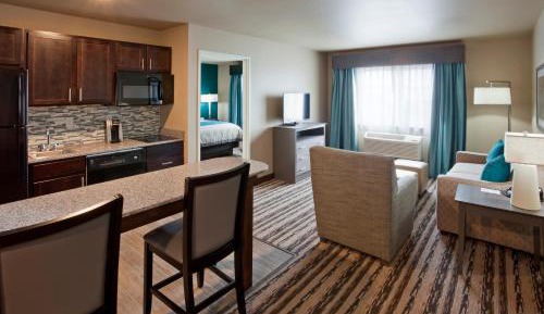 Deluxe King Suite