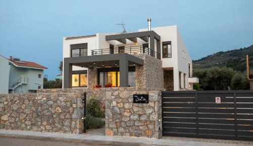 Three-Bedroom Holiday Home 