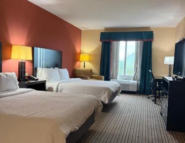 Standard Queen Room with Two Queen Beds and Mobility Accessible Tub