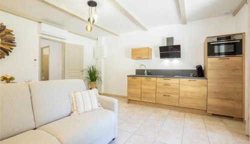 Superior One-Bedroom Apartment