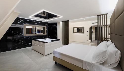 Suite with Hot Tub