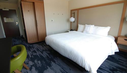 Guest room, 1 King, City view