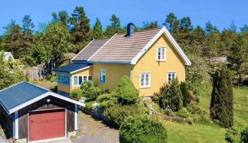 One-Bedroom Holiday Home