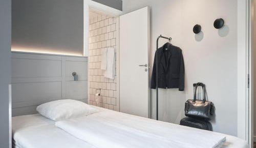Efficient Single Room with Twin Bed