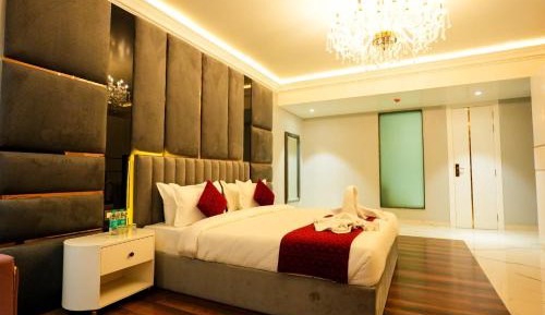 Deluxe Double Room (2 Adults + 1 Child)