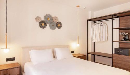 Deluxe Double or Twin Room with Mountain View