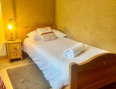 Single Room with Shared Bathroom