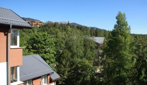 Apartment with Mountain View