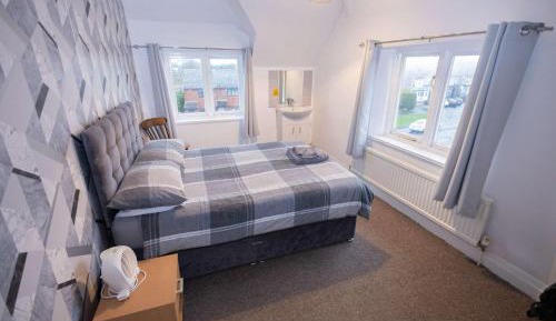 Standard Double Room with Shared Bathroom