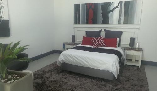 Deluxe Queen Room