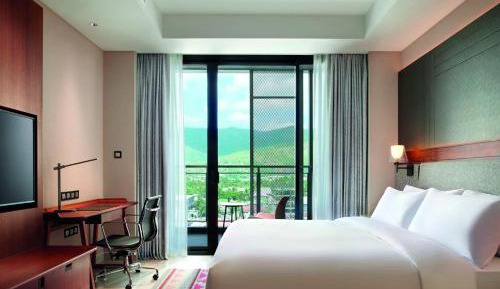 Deluxe King Room