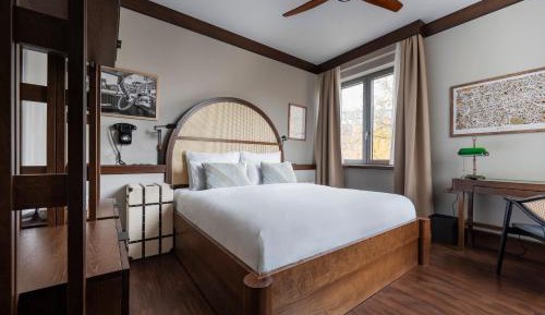 Standard Room, 1 Queen Bed