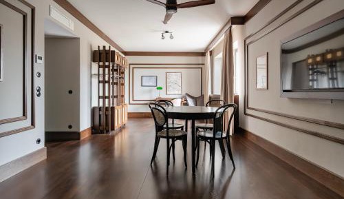 Signature Studio, 1 Queen Bed with Sofa bed, Kitchen