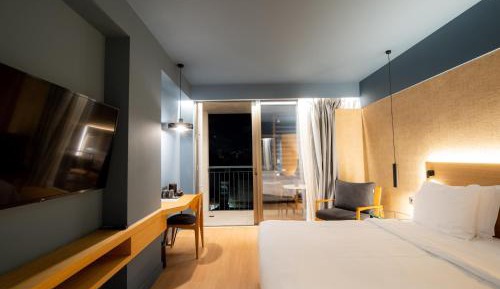 Deluxe Double or Twin Room with Mountain View