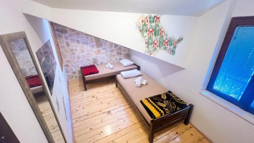 Standard Twin Room with Shared Bathroom