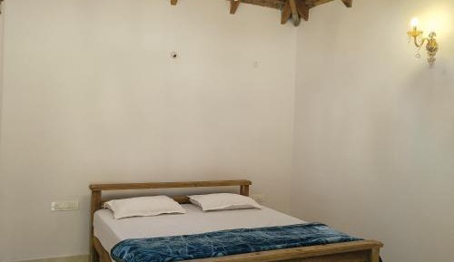 Deluxe Double Room (2 Adults + 1 Child)