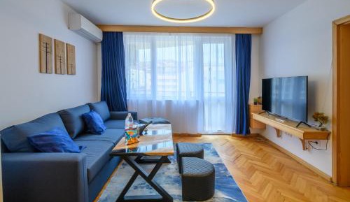Two-Bedroom Deluxe Apartment with Balcony