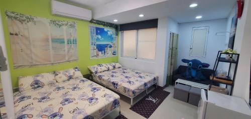 Economy Quadruple Room with Shared Bathroom