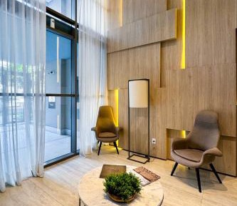 Deluxe One-Bedroom Apartment