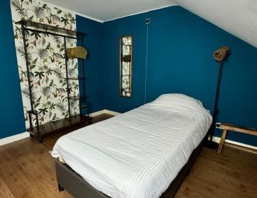 Single Room with Shared Shower and Toilet